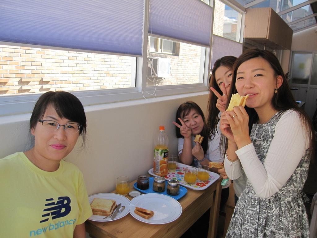Br. Guesthouse Hongdae Сеул Екстер'єр фото