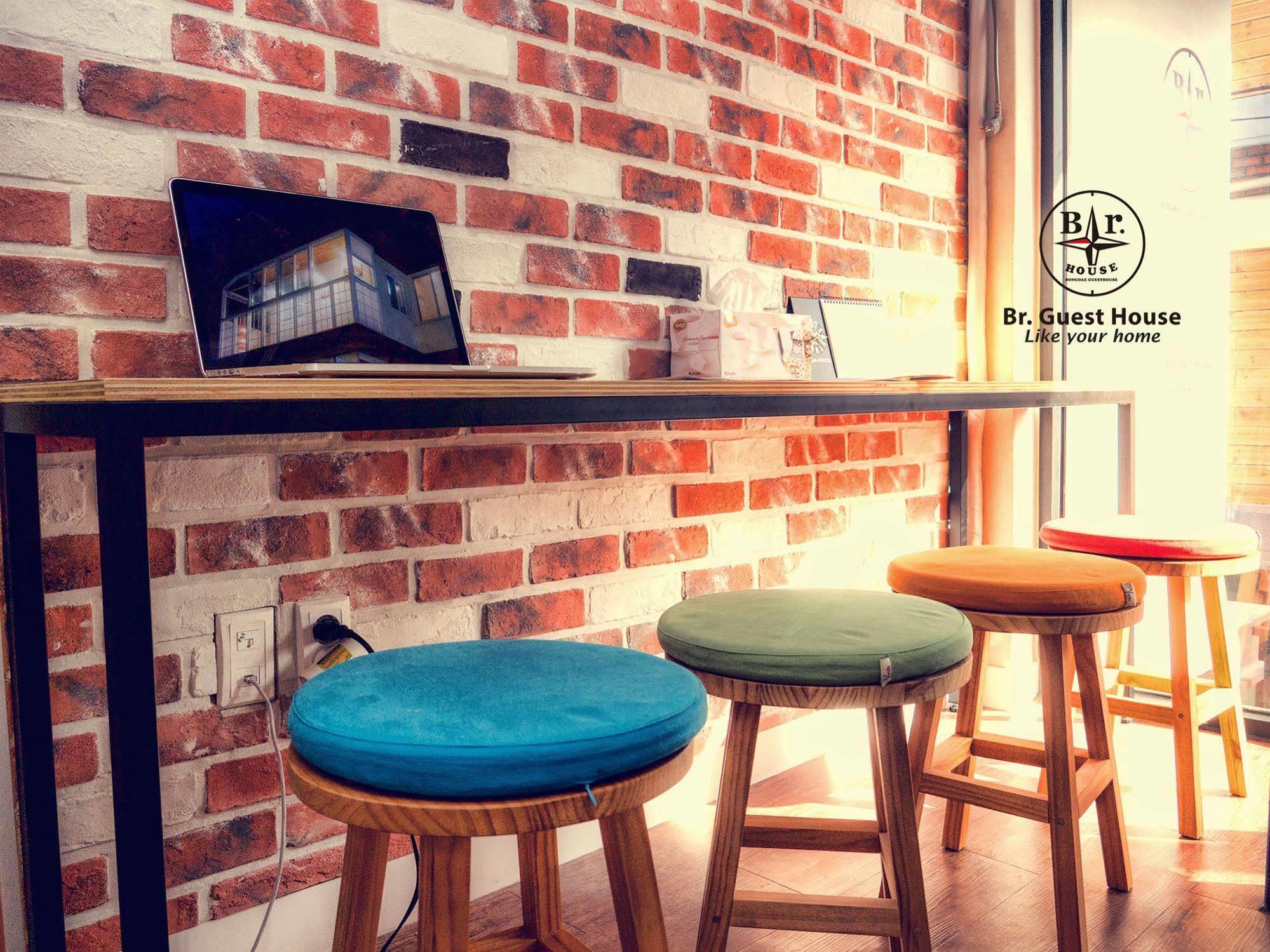 Br. Guesthouse Hongdae Сеул Екстер'єр фото