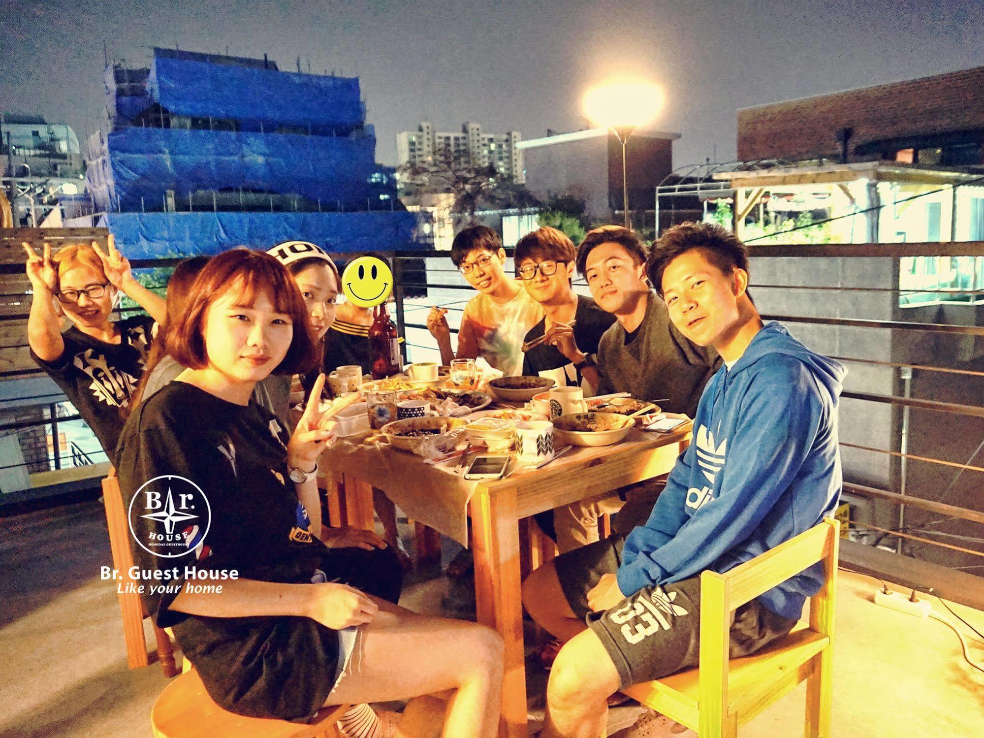 Br. Guesthouse Hongdae Сеул Екстер'єр фото